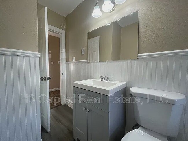 Building Photo - 711 N 28th St