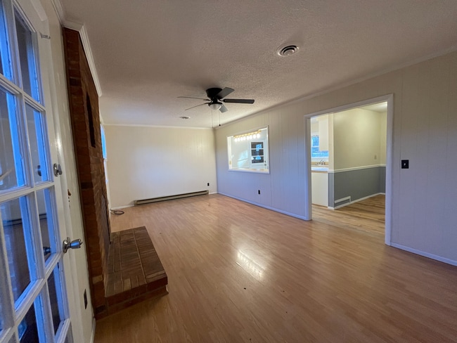 Building Photo - 418 Hillcrest Dr