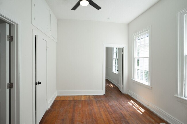 Building Photo - 410 3rd St