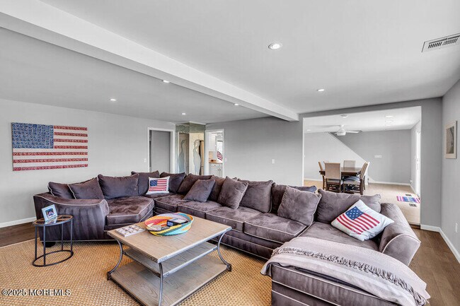 Building Photo - 1648 Center St