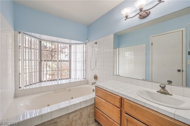 Building Photo - 5068 Jeffreys St