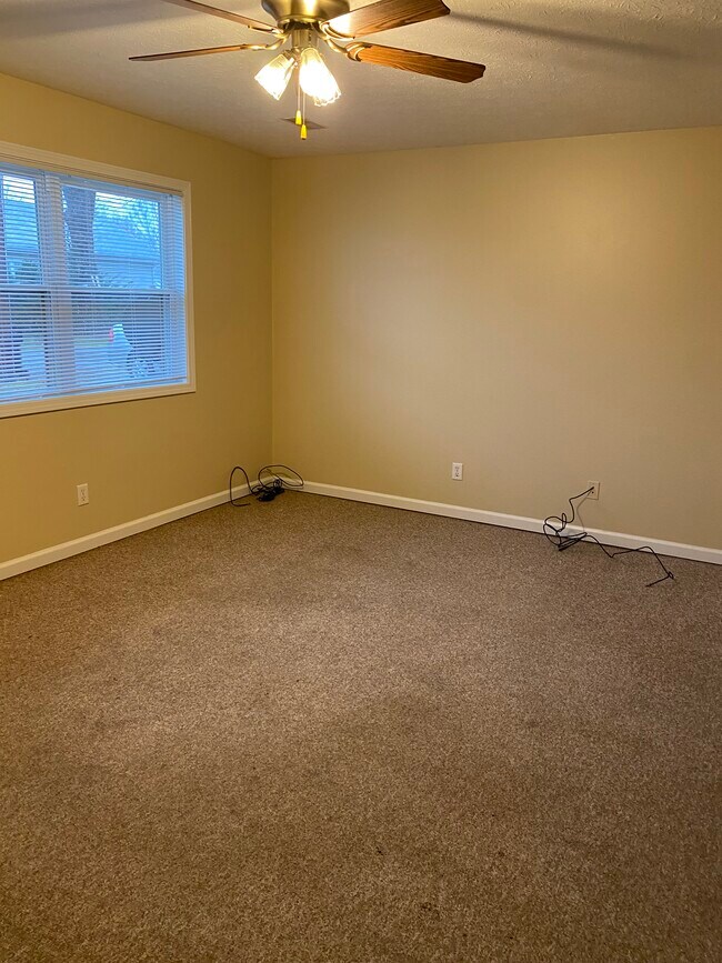 Building Photo - 10 Homer Ave