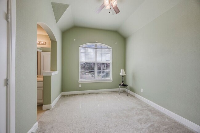 Building Photo - 15516 Mayflower Trail