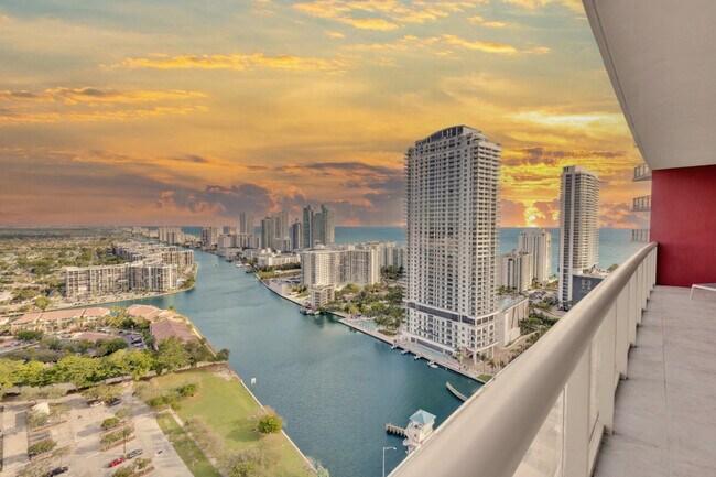 Building Photo - 2602 E Hallandale Beach Blvd