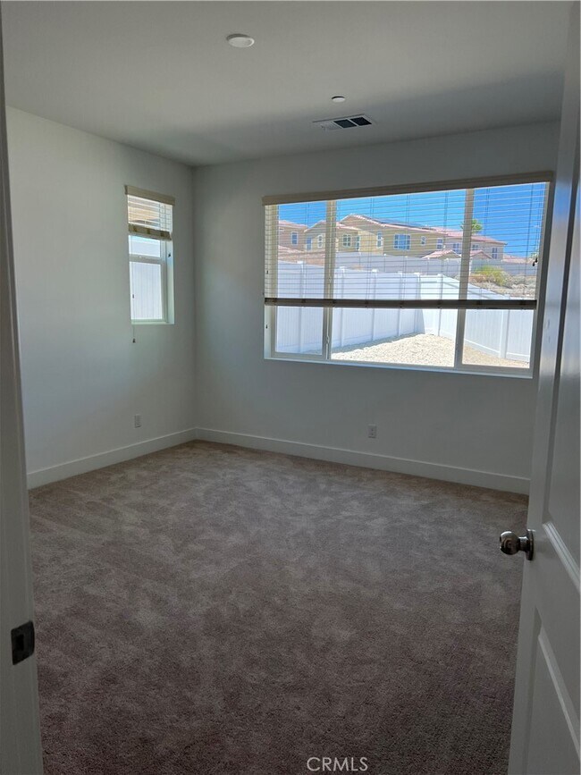 Building Photo - 62886 Loftwood St