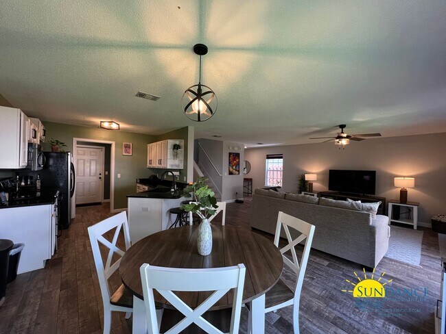 Building Photo - Impeccable 3 Bedroom Home in Shalimar!
