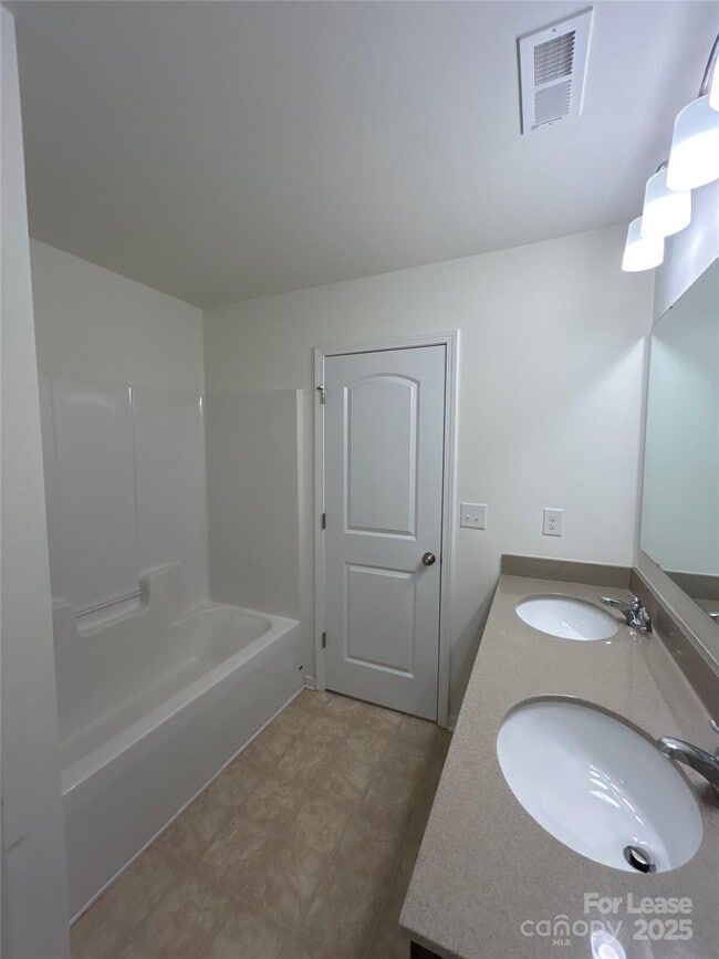 Building Photo - 6091 Starnes Dr