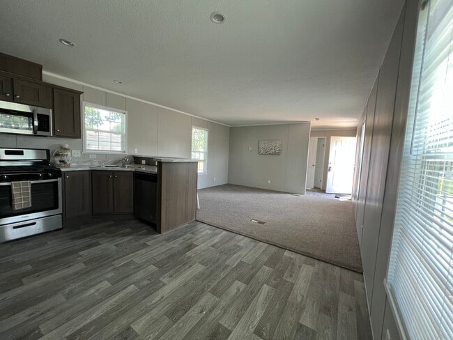 Building Photo - 5175 Rhine Dr