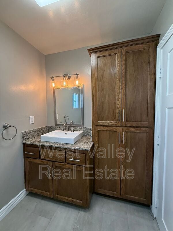 Building Photo - 408 F St