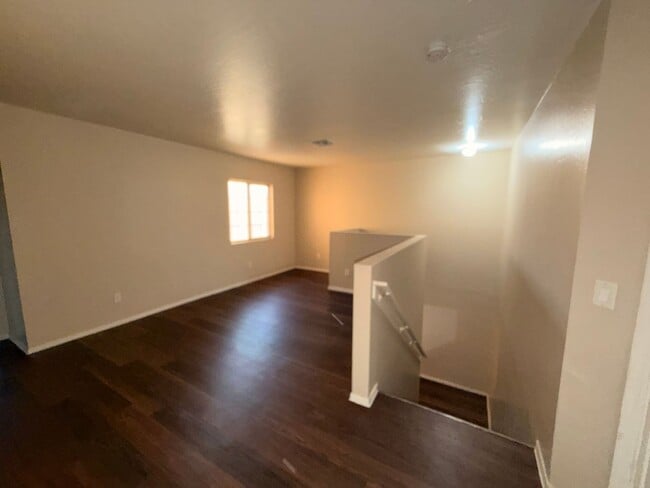 Building Photo - Refinished 4 by 2.5 Avondale Home - Corner...