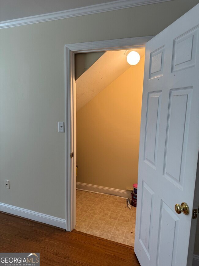 Building Photo - 135 Logmont Trace