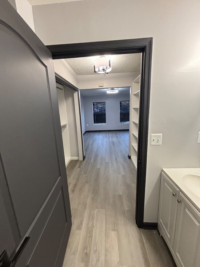 Building Photo - 8961 Town Center Cir