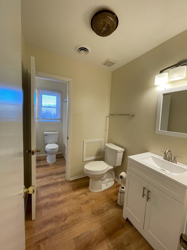 Building Photo - 418 Hillcrest Dr