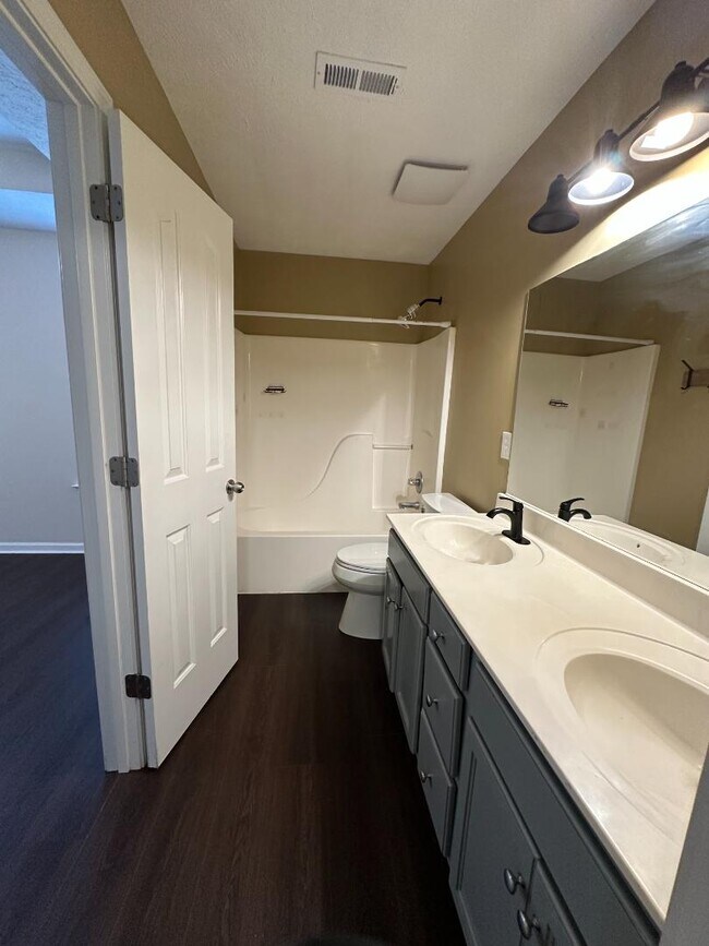 Building Photo - 1171 Catawba Way