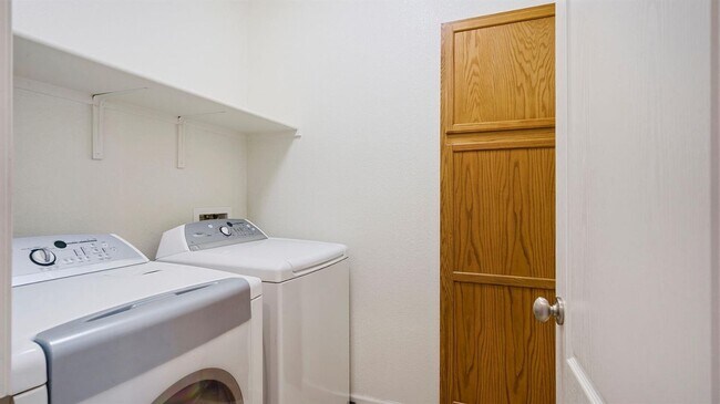 Building Photo - ADORABLE 4 BED/2.5 BATH TOWNHOME WITH CORNER LOT AND LARGE FENCED REAR YARD WITH PATIO