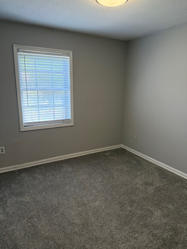 Building Photo - 505 S Main Ext