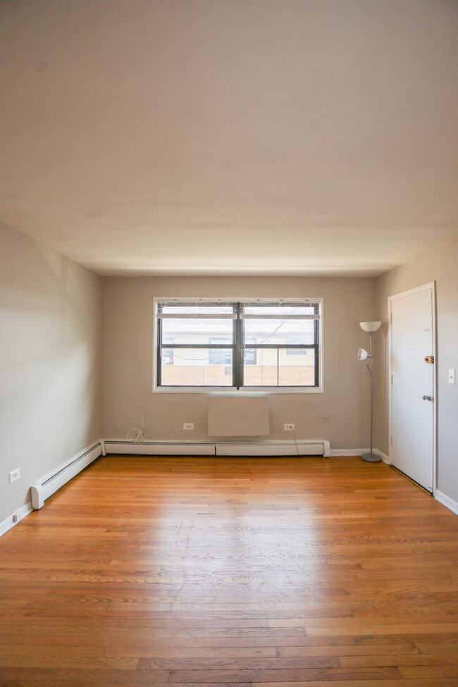 Building Photo - 1660 W Pratt Blvd