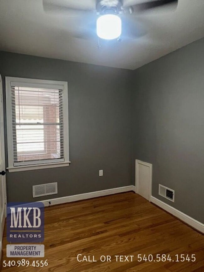 Building Photo - 6099 Franklin Rd