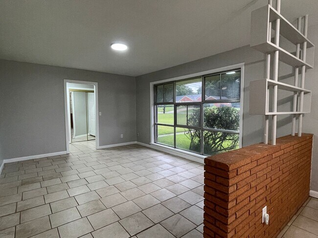 Building Photo - NICE HOME IN NORTH HIGHLANDS SUBDIVISION