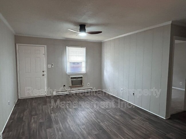Building Photo - 115 Cox Ave
