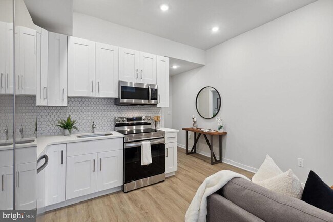 Building Photo - 1330 S Patton St