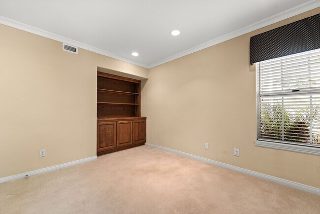 Building Photo - 2663 Yellowwood Dr