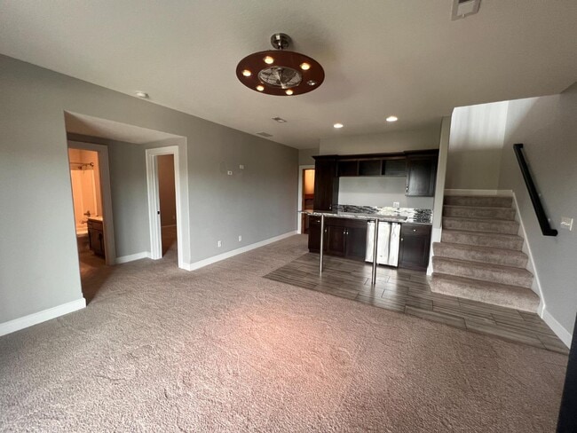 Building Photo - 627 N Daylily Dr