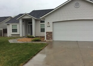 Building Photo - Comfortable & Stylish Single-Level Living ...