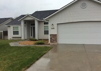 Building Photo - Comfortable & Stylish Single-Level Living ...