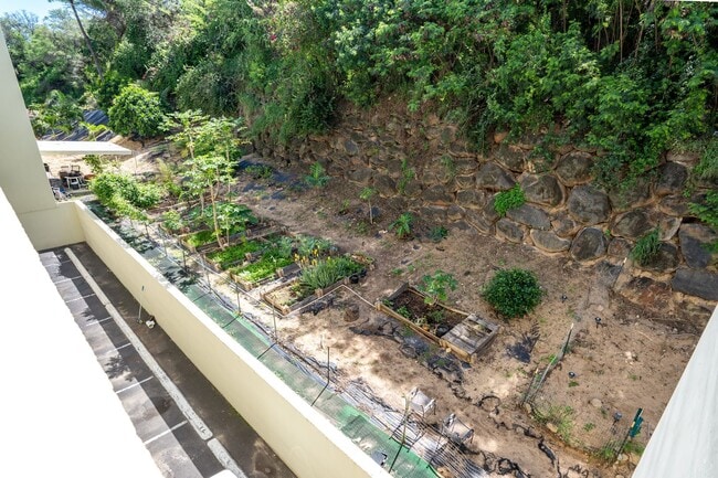 Building Photo - Beautiful Fully Furnished, 2 Bed, 1 1/2 Bath, Oceanview Condo with Pool