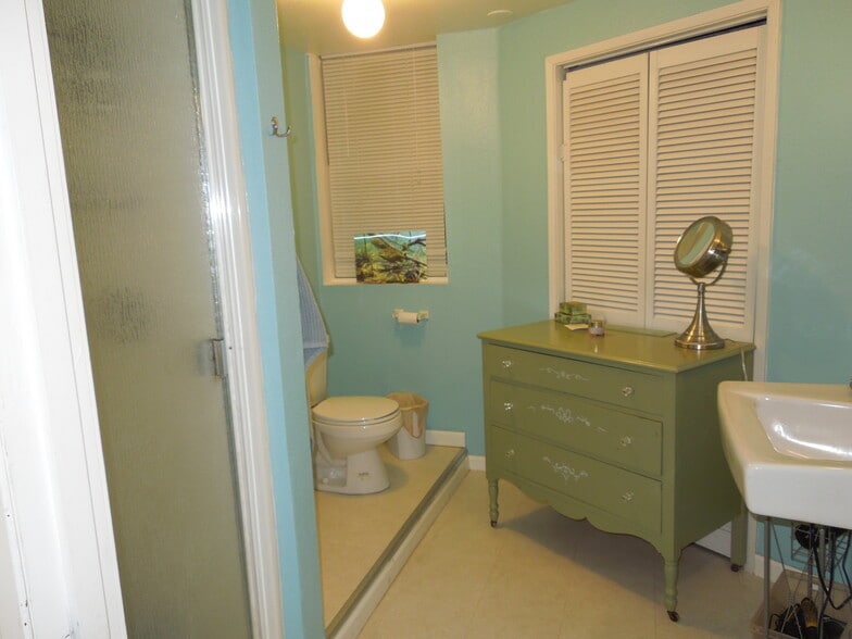 Building Photo - 3211 N 9th St