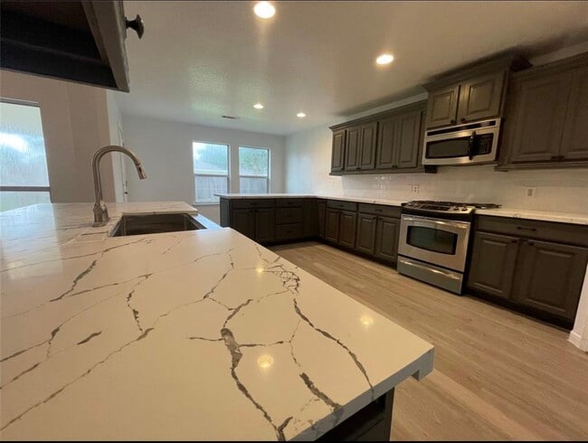 Building Photo - 21338 Hadrian Dr