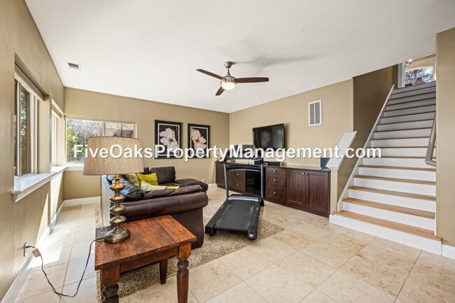 Building Photo - 5185 Mertola Dr