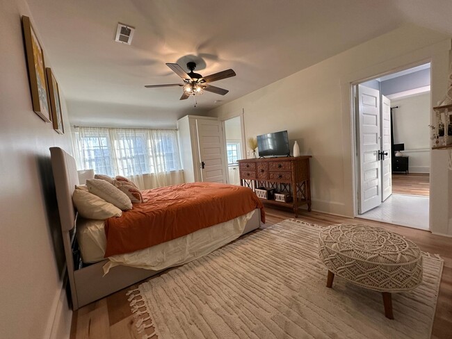 Building Photo - 3 bedroom, 2 bath, furnished Kingsport, TN