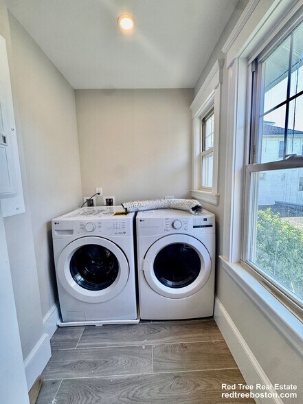 Building Photo - 43 Gardena St