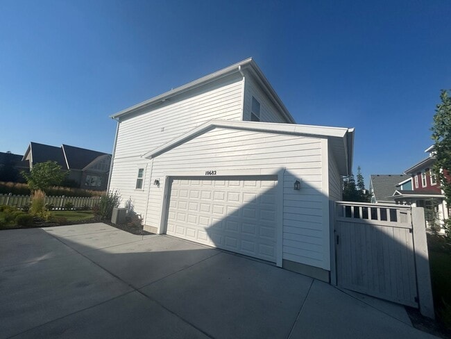Building Photo - Amazing 4 Bed, 3.5 Daybreak Home with Office