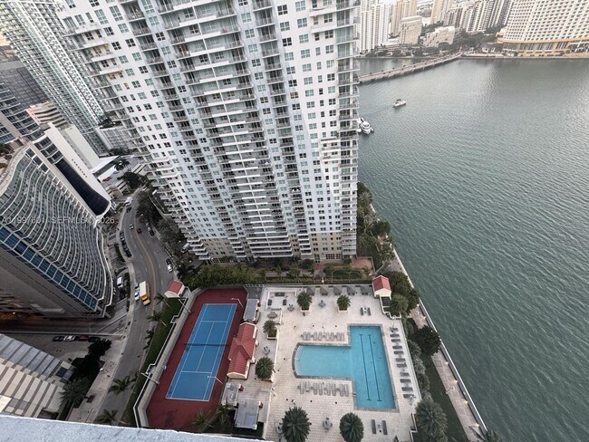 Building Photo - 1155 Brickell Bay Dr