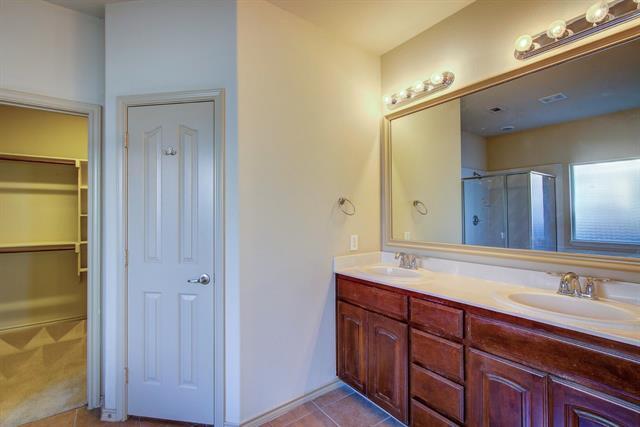 Building Photo - 10825 Irish Glen Trail