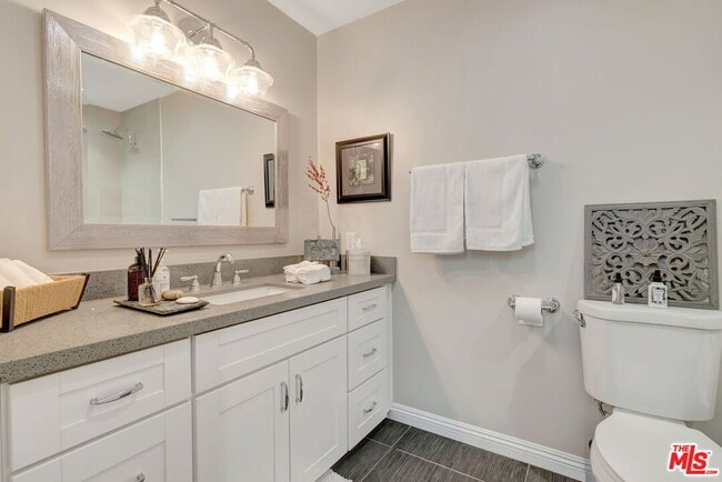 Building Photo - 4952 Placidia Ave