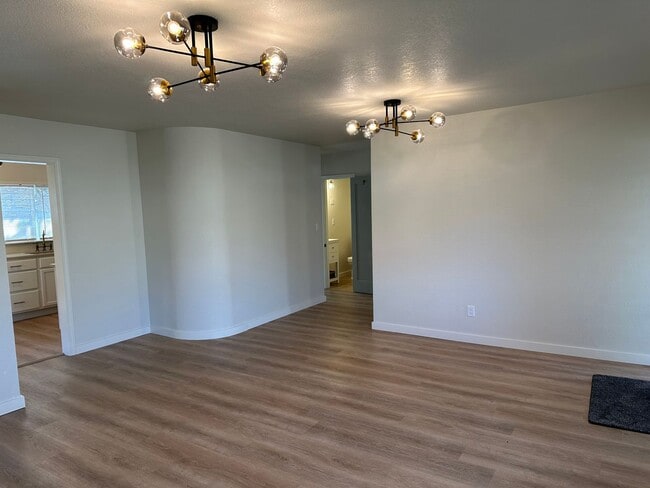 Building Photo - Beautiful high end 1 bedroom duplex with office!