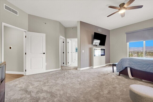 Building Photo - High Rise Condo in One Las Vegas- 4 bedrooms, 3.5 Baths- 2872 Sq. Feet