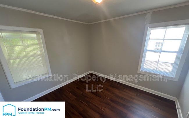 Building Photo - 2303 Longstreet Dr