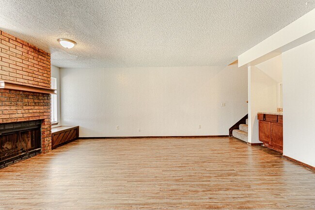 Building Photo - 3 Bed 2 Bath in OKC!