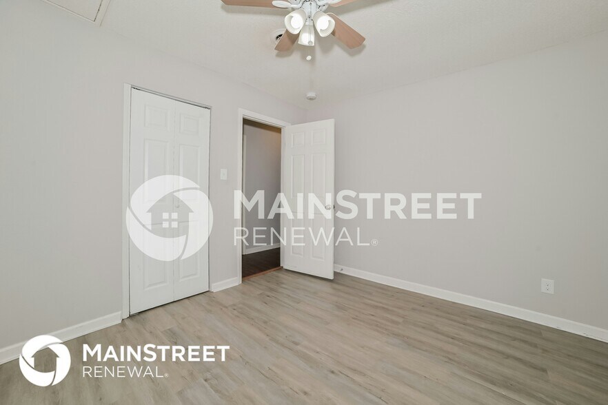 Building Photo - 2305 Ridgecrest Dr