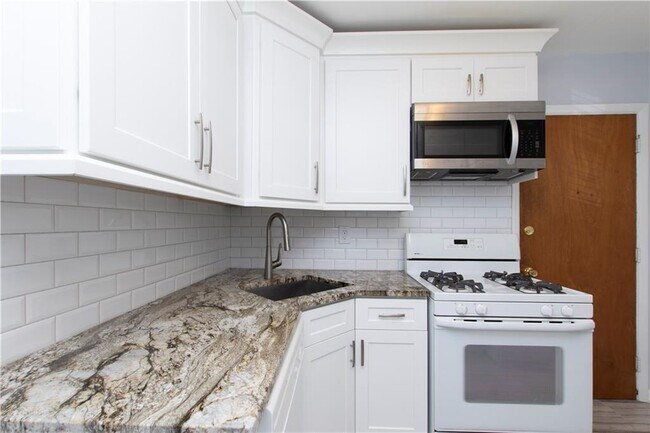 Building Photo - 3660 Peachtree Rd NE