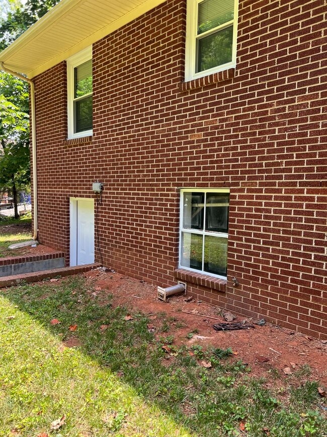 Building Photo - 755 Victory Grove Church Rd