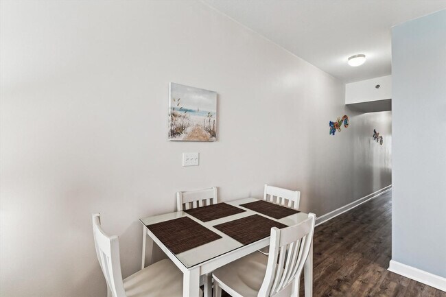 Building Photo - 9896 S Thomas Dr