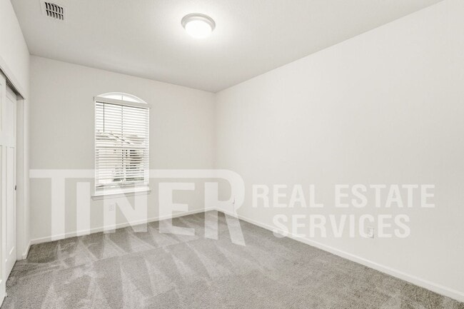 Building Photo - 1580 Parkside Way