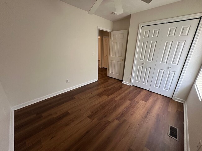 Building Photo - 1651 W Kole Dr