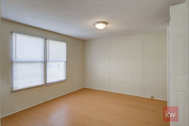 Building Photo - 102 Claude Simmons Rd